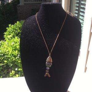 Gold chain necklace w/ fish pendant